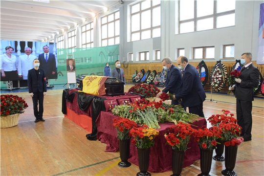 Жители республики проводили в последний путь профессора Льва Куракова