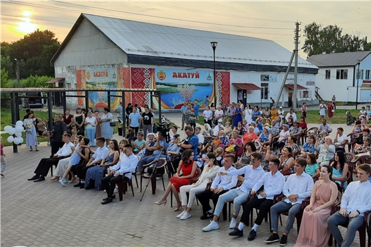 Выпускникам Ишлейской СОШ вручили аттестаты