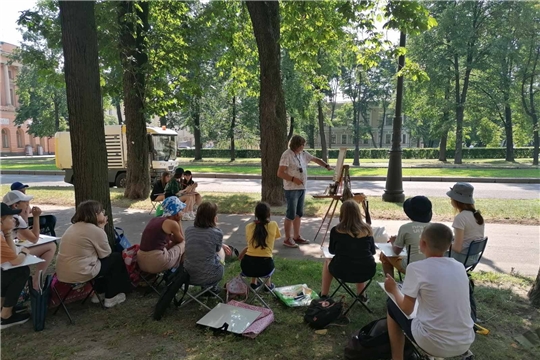 Юные художники из Чебоксар прошли пленэрную практику в культурной столице России
