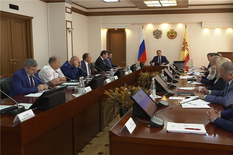 Глава Чувашии Олег Николаев и Полномочный представитель Президента России в ПФО Игорь Комаров обсудили организацию выборного процесса. 