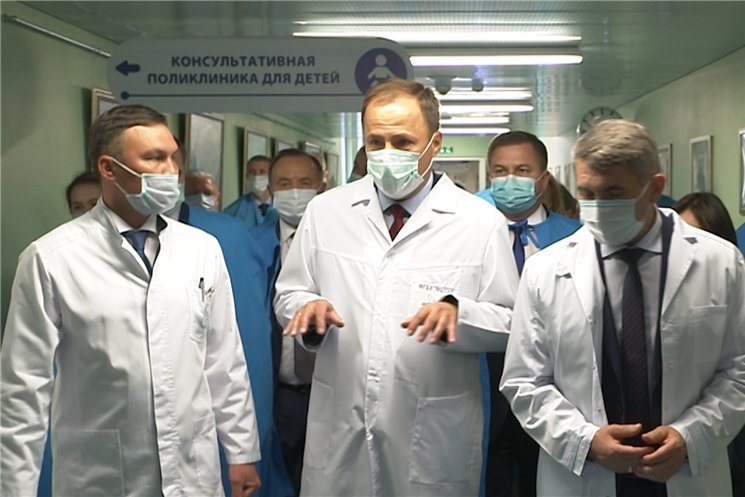 Полпред Президента России в ПФО Игорь Комаров в Чебоксарах посетил передовой Федеральный центр травматологии, ортопедии и эндопротезирования