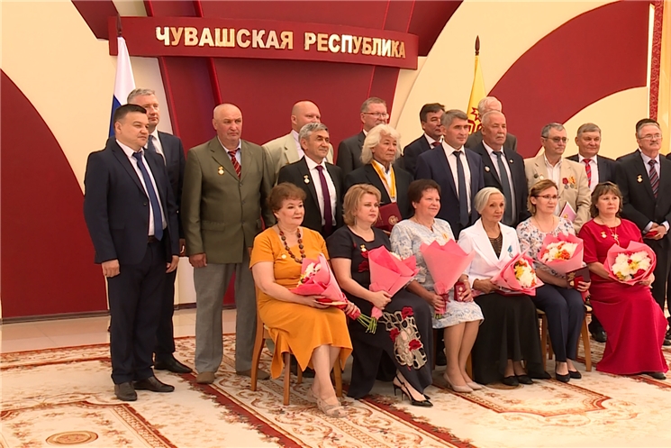 Глава Чувашии Олег Николаев вручил государственные награды.