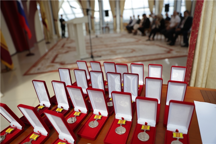 Премии молодым