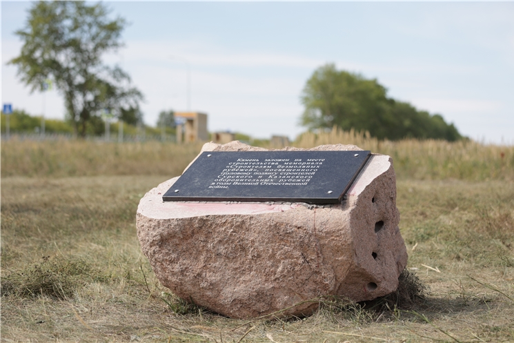 Закладка камня и капсулы на месте строительства  мемориала «Строителям безмолвных рубежей»