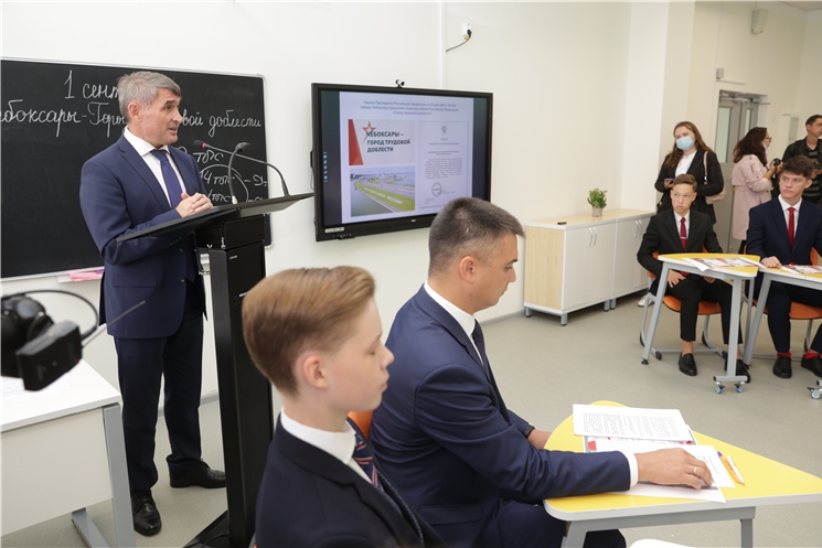 Глава Чувашии принял участие в уроке мужества в День знаний