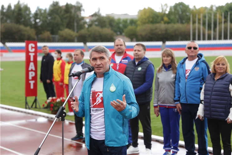 Глава Чувашии Олег Николаев принял участие в Фестивале спорта прессы Чувашии