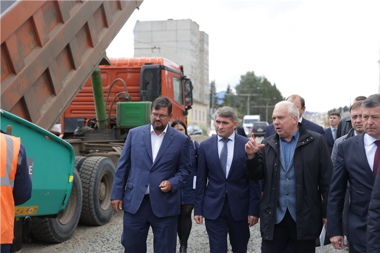 Рабочая поездка Главы Чувашии О. Николаева на объекты реконструкции по ул. Гражданской