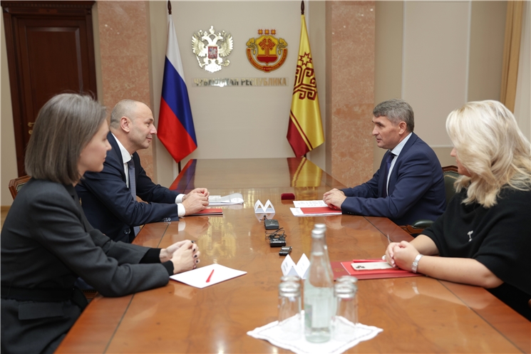 Рабочая встреча Олега Николаева с руководителем Рособрнадзора Анзором Музаевым 