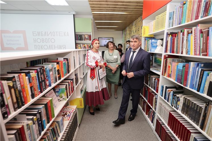 Олег Николаев открыл пятую по счету библиотеку нового поколения 