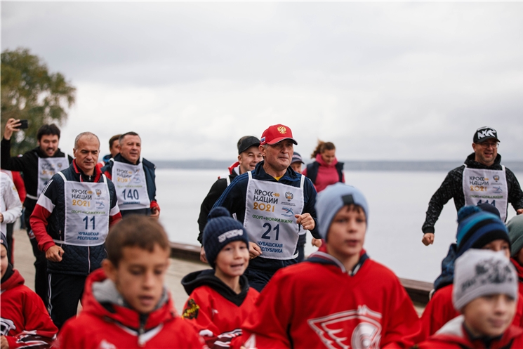Олег Николаев принял участие во Всероссийском дне бега «Кросс нации»