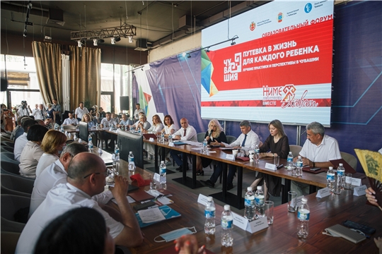 Олег Николаев: в республике создаются все условия для гармоничного развития детей