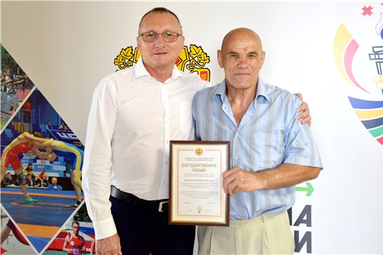 Министр Василий Петров поздравил с 70-летием Заслуженного работника физической культуры и спорта Владимира Малькова 