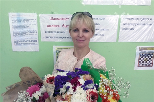 Развивает шахматы среди школьников