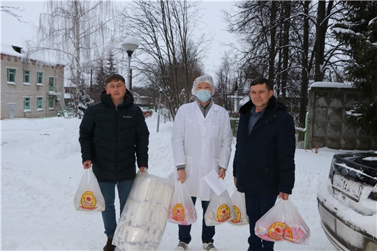 Члены фракции «Единая Россия» направили в Чебоксарскую районную больницу средства индивидуальной защиты для медицинских работников «красной» зоны и молочную продукцию