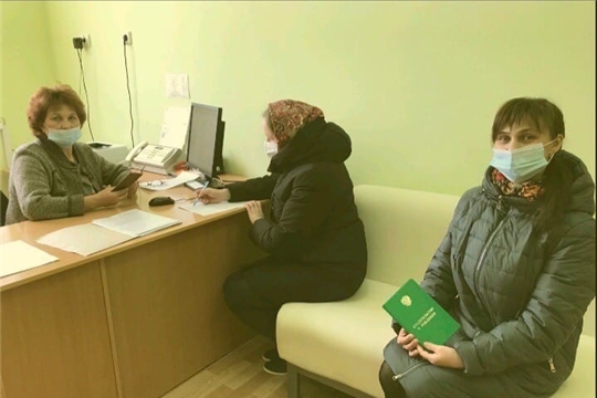 Больше 100 заявлений в первые классы поступило в школы Чебоксарского района за первый день приема.