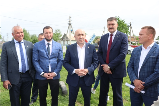 Заместитель Председателя Кабинета Министров Чувашской Республики – министр сельского хозяйства Сергей Артамонов посетил Чебоксарский район, где встретился с жителями с. Альгешево Чебоксарского района