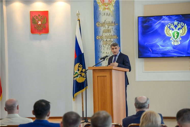 Олег Николаев поздравил работников прокуратуры с профессиональным праздником