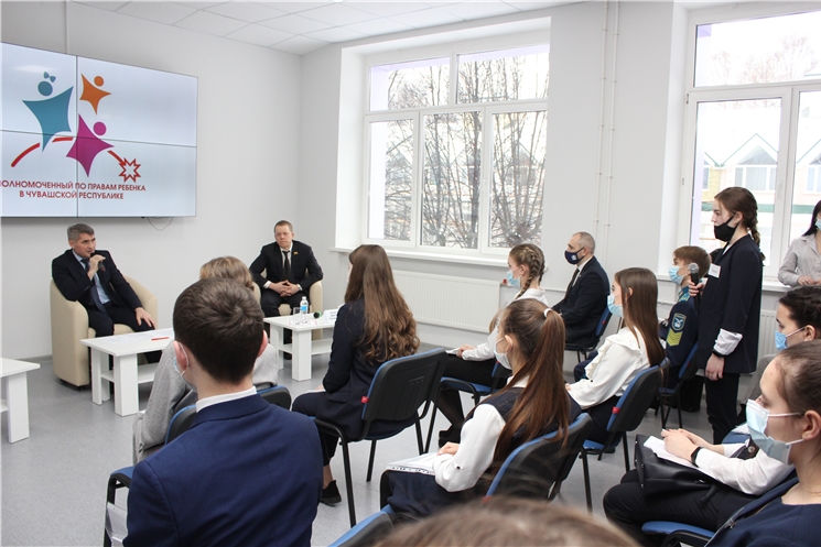 Олег Николаев встретился с членами детского общественного совета при Уполномоченном по правам ребенка в ЧР