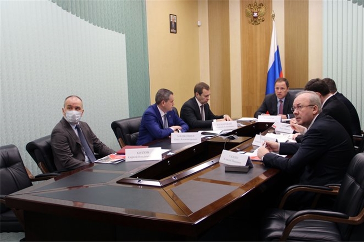 Полномочный представитель Президента РФ в ПФО Игорь Комаров провел совещание с главами регионов ПФО