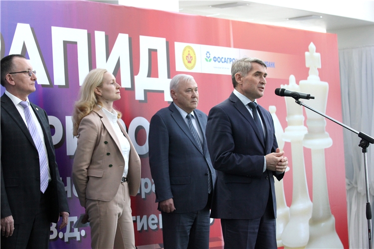 Олег Николаев открыл этап всероссийских соревнований по быстрым шахматам в Чебоксарах