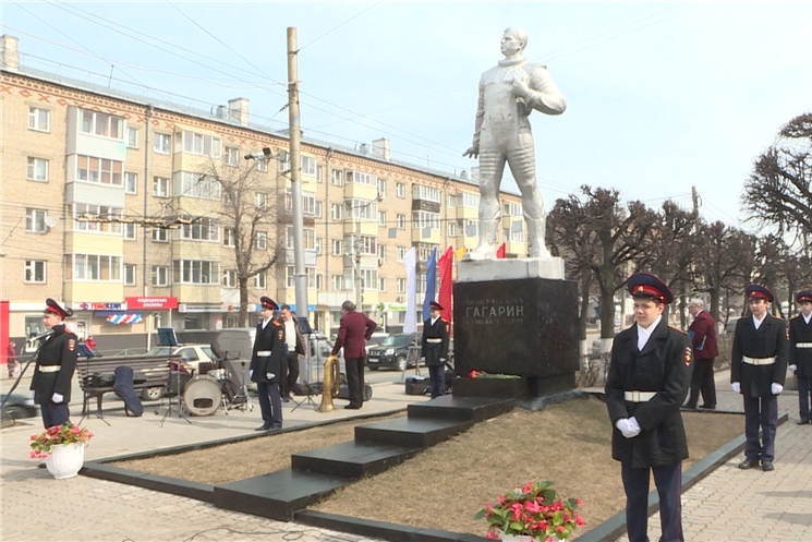 В Чебоксарах в День космонавтики почтили память первого космонавта Юрия Гагарина