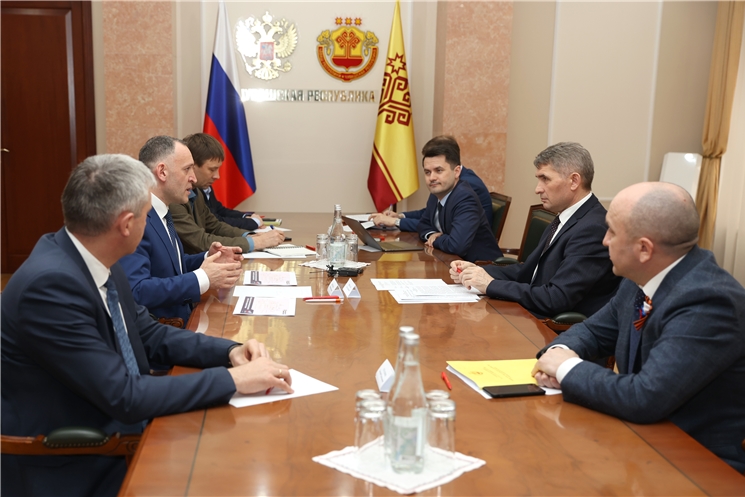 Олег Николаев встретился с директором Ассоциации кластеров, технопарков и ОЭЗ России Андреем Шпиленко