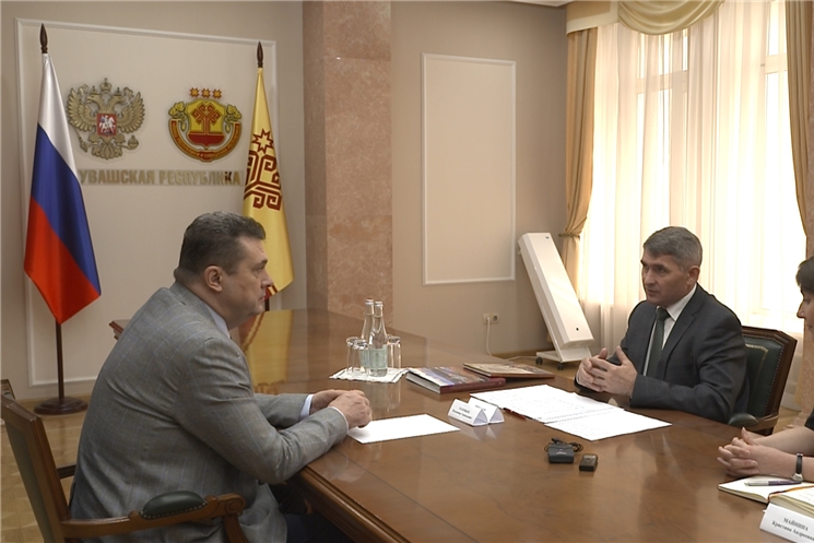 В Доме Правительства Чувашии прошла встреча Главы республики с председателем Союза журналистов России Владимиром  Соловьевым.