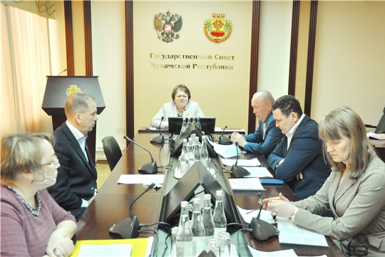 Альбина Егорова провела еженедельное совещание с руководством парламента республики
