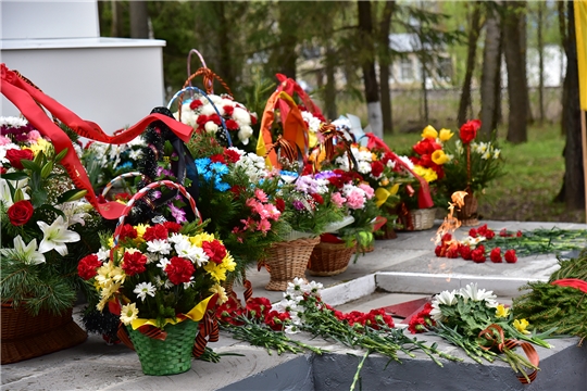 Церемония возложения венков и живых цветов