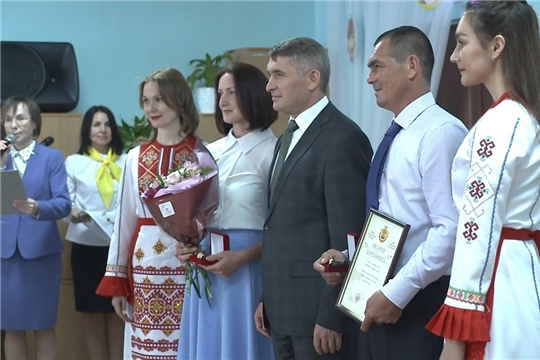 Глава Чувашии встретился с победителями конкурса "Успешная семья Приволжья"