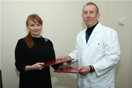 Онкодиспансер подписал соглашение с Союзом женщин Чувашии по психологической поддержке пациентов