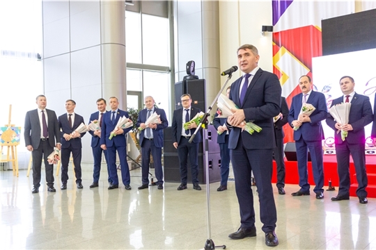 Министр здравоохранения Владимир Степанов принял участие в праздничном вечере «С любовью к женщине»  