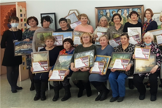 В Культурно-выставочном центре «Радуга» наградили участников проекта «Арт-досуг элегантного возраста»