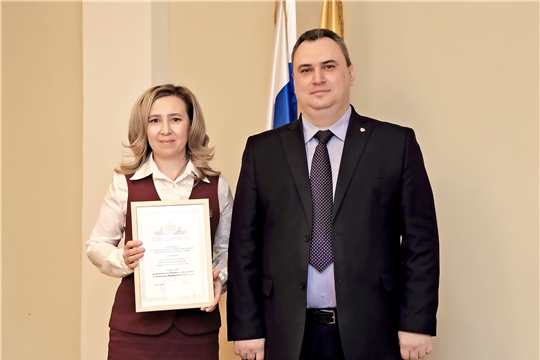 За весомый вклад в реализацию политики в сфере государственной регистрации актов гражданского состояния сотрудникам органов ЗАГС вручены ведомственные награды