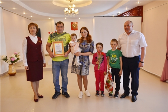 В отделе ЗАГС администрации Яльчикского района состоялось праздничное мероприятие, посвященное Международному дню семьи