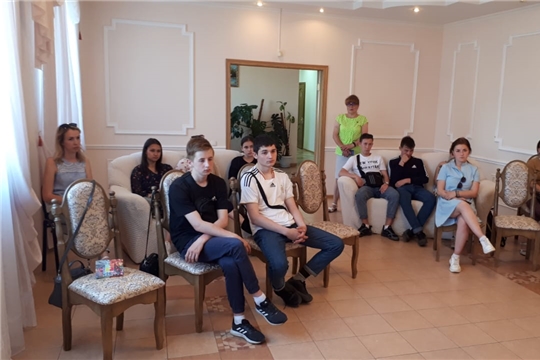 В отделе ЗАГС Цивильского района  состоялась встреча учащейся молодежи с психологом