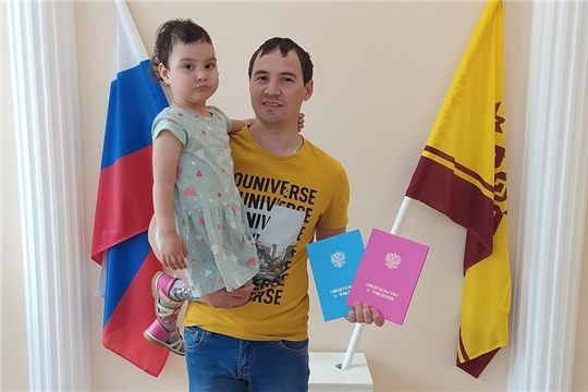 Аисты не дремлют…в Калининском районе «королевская» двойня