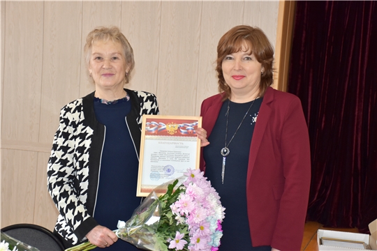 Поздравили Л.Г. Ковалеву с 65-летием: «за человечность, доброту любят и уважают ее в районе»