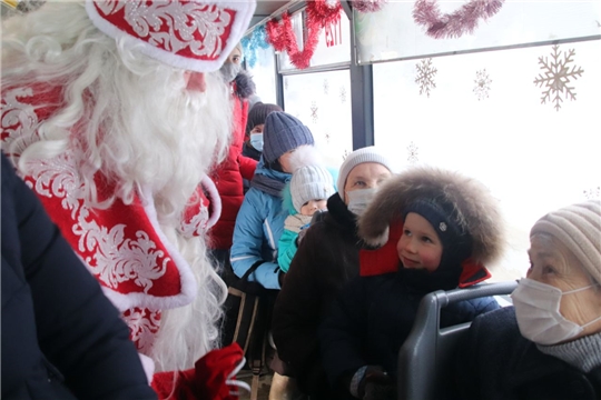 В канун Рождества по городу будет курсировать бесплатный троллейбус с Дедом Морозом и Снегурочкой