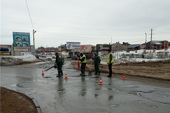 В Новочебоксарске начался ямочный ремонт дорог