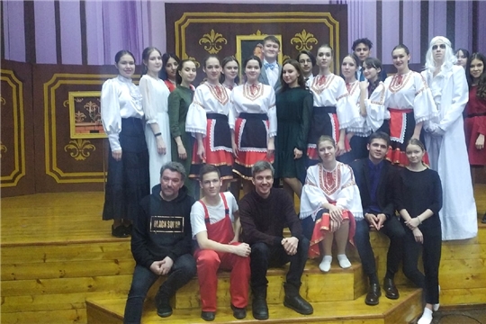 Актер Русского драмтеатра Андрей Аверин встретился с театральным коллективом лицея №4 