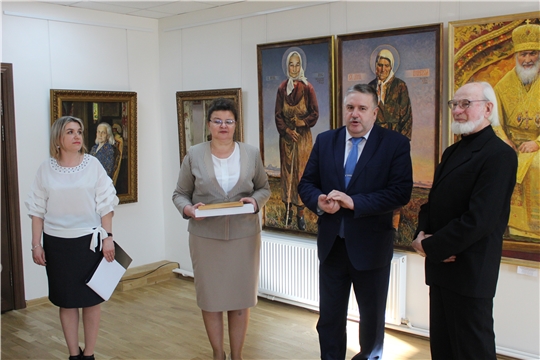 В Порецкой картинной галерее открылась выставка Николая Карачарскова «Любовь и боль моя, Россия»