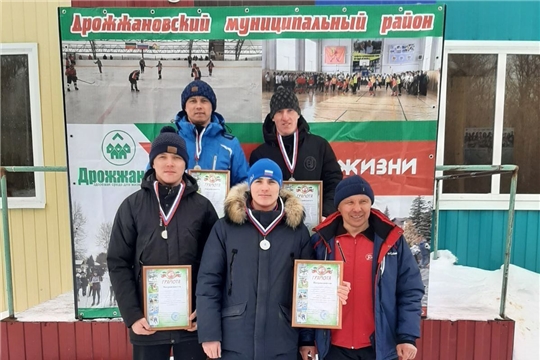 Команда лыжников Яльчикского района заняла второе место на лыжной эстафете в Татарстане