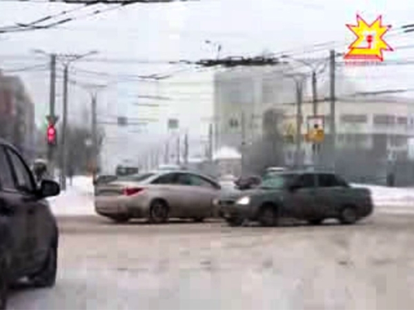 В начале недели республику ожидают обильные снегопады, ГИБДД по Чувашии рекомендует владельцам личного автотранспорта воспользоваться общественным городским транспортом во избежание длительных ожиданий в "пробках"