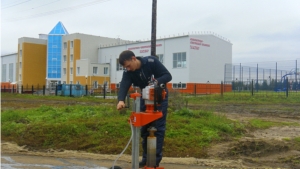 Дорожная лаборатория Управления автомобильных дорог Чувашской Республики работает на дворовых территориях села Красные Четаи 