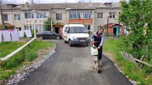 В Красночетайском районе Дорожная лаборатория работает на дворовых территориях 