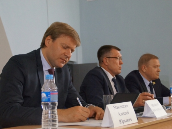 Замглавы администрации - руководитель аппарата Алексей Маклыгин ответил на вопросы жителей Новоюжного района ("Чебоксары.ру")