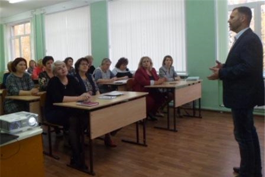 В Алатыре побывал руководитель проекта «Школа для родителей»