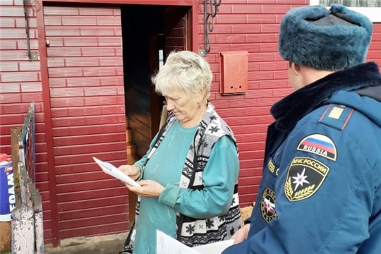 Жителям Алатыря продолжают напоминать о правилах пожарной безопасности