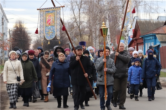 В День народного единства в Алатыре традиционно прошёл крестный ход